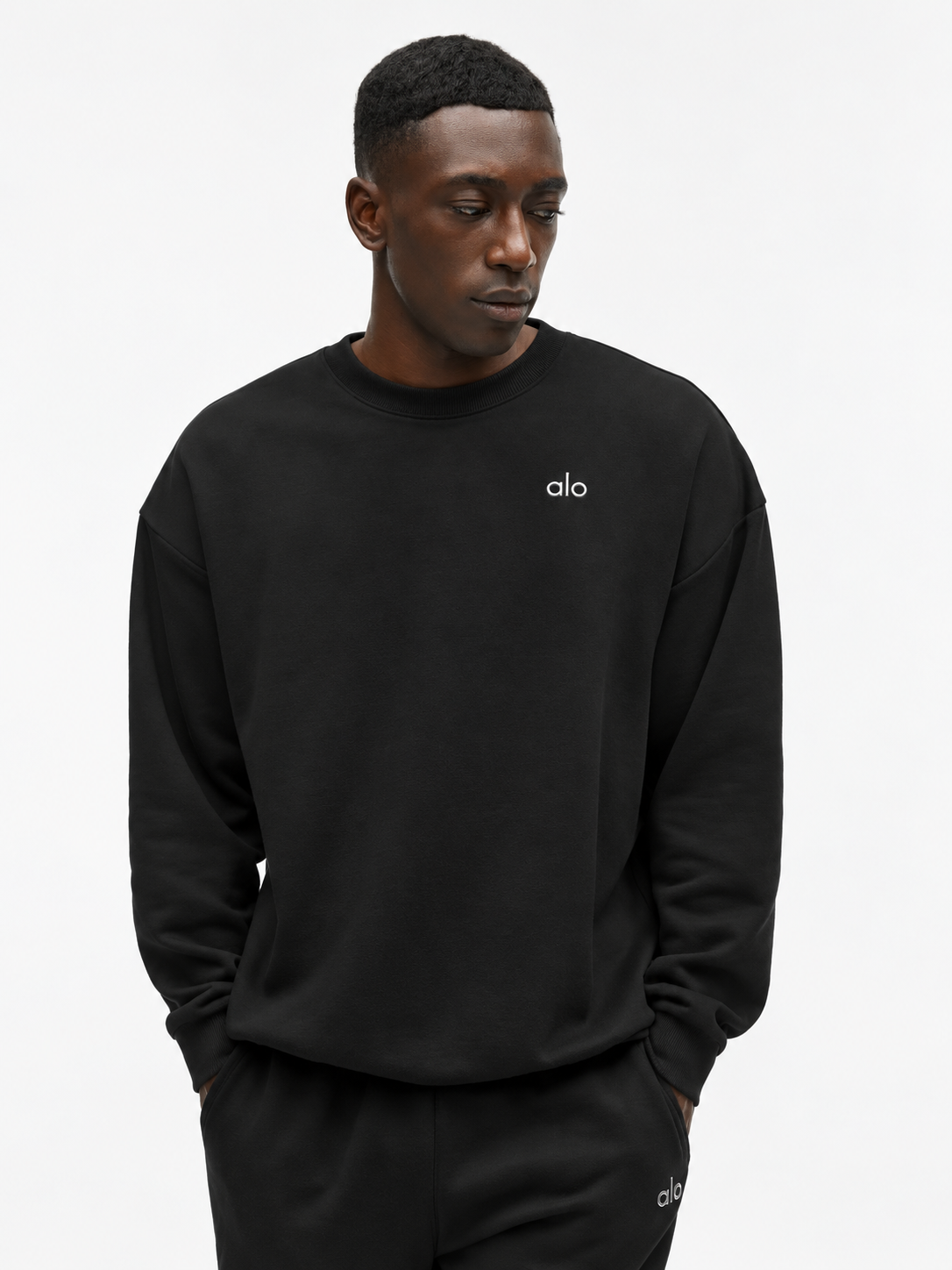 ALO Accolade Crew Neck Pullover – Black