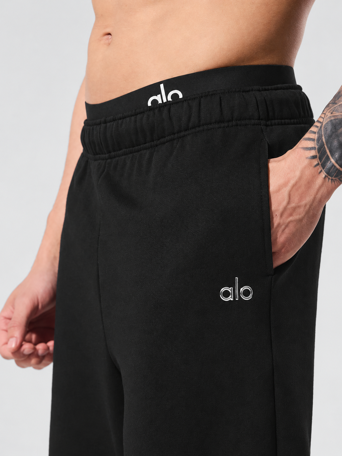 ALO Accolade Straight Leg Sweatpant – Black