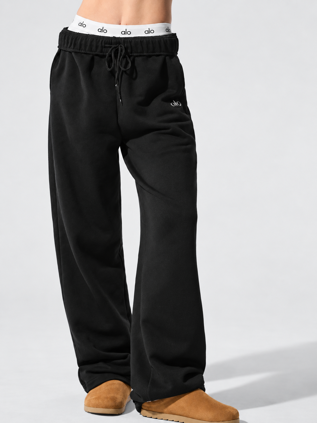 ALO Accolade Straight Leg Sweatpant – Black
