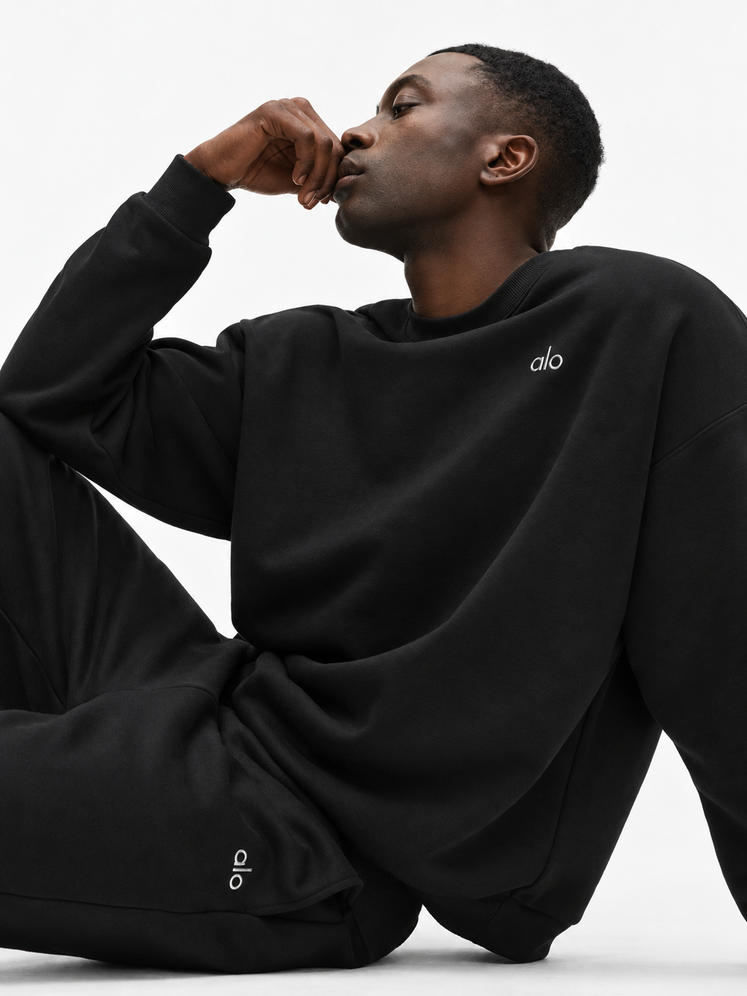 ALO Accolade Crew Neck Pullover – Black