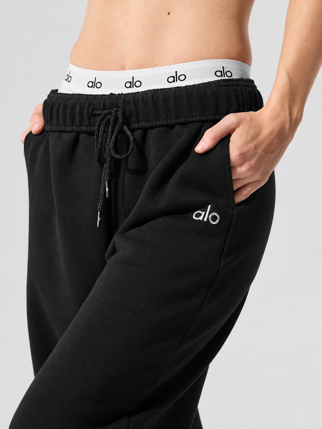 ALO Accolade Straight Leg Sweatpant – Black