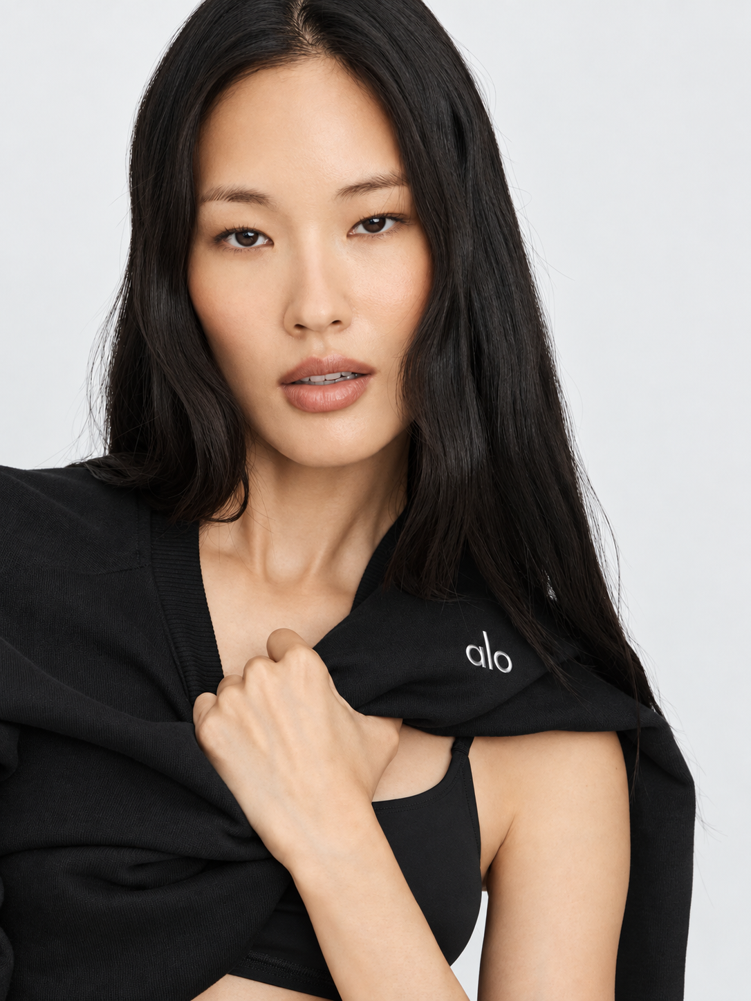 ALO Accolade Crew Neck Pullover – Black
