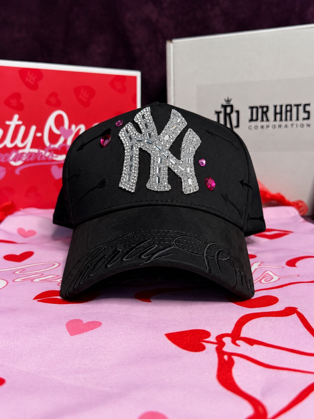 NY LOVE STRUCK FULL SET — 31 HATS.