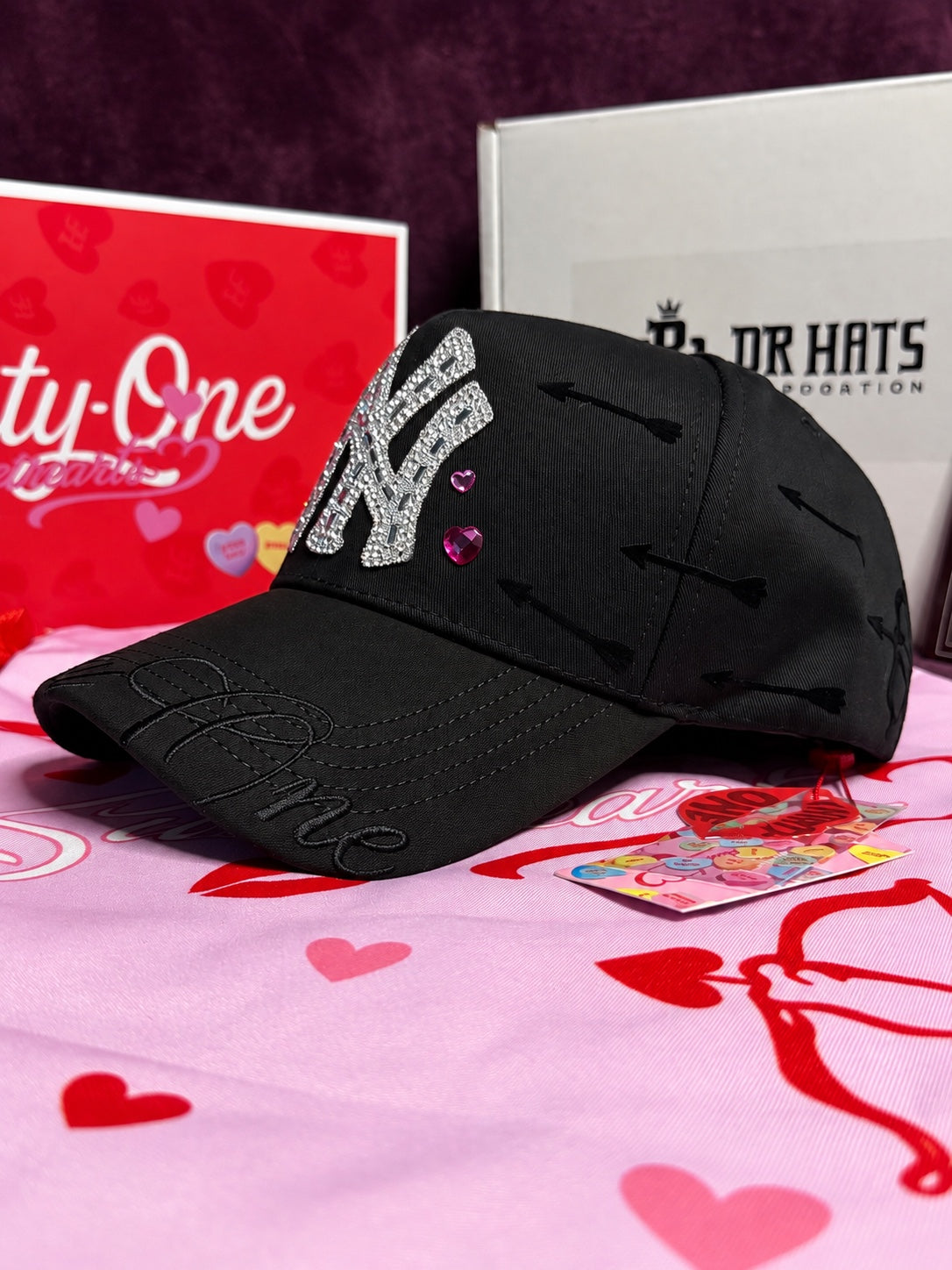 NY LOVE STRUCK FULL SET — 31 HATS.
