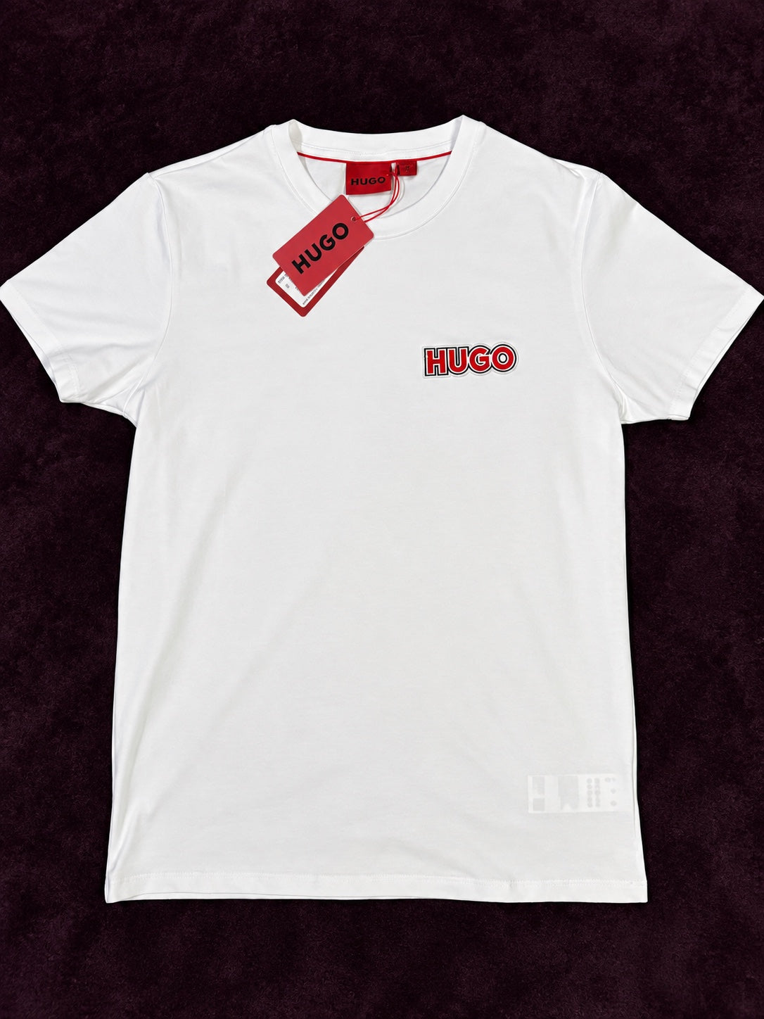 HUGO Logo Rojo Bordado Blanca
