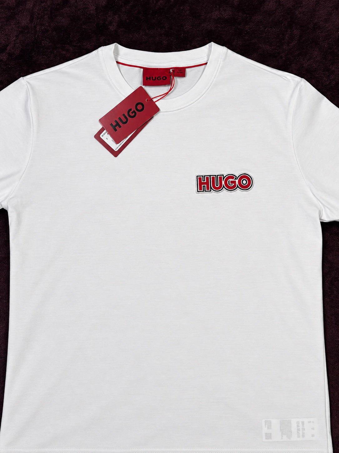 HUGO Logo Rojo Bordado Blanca