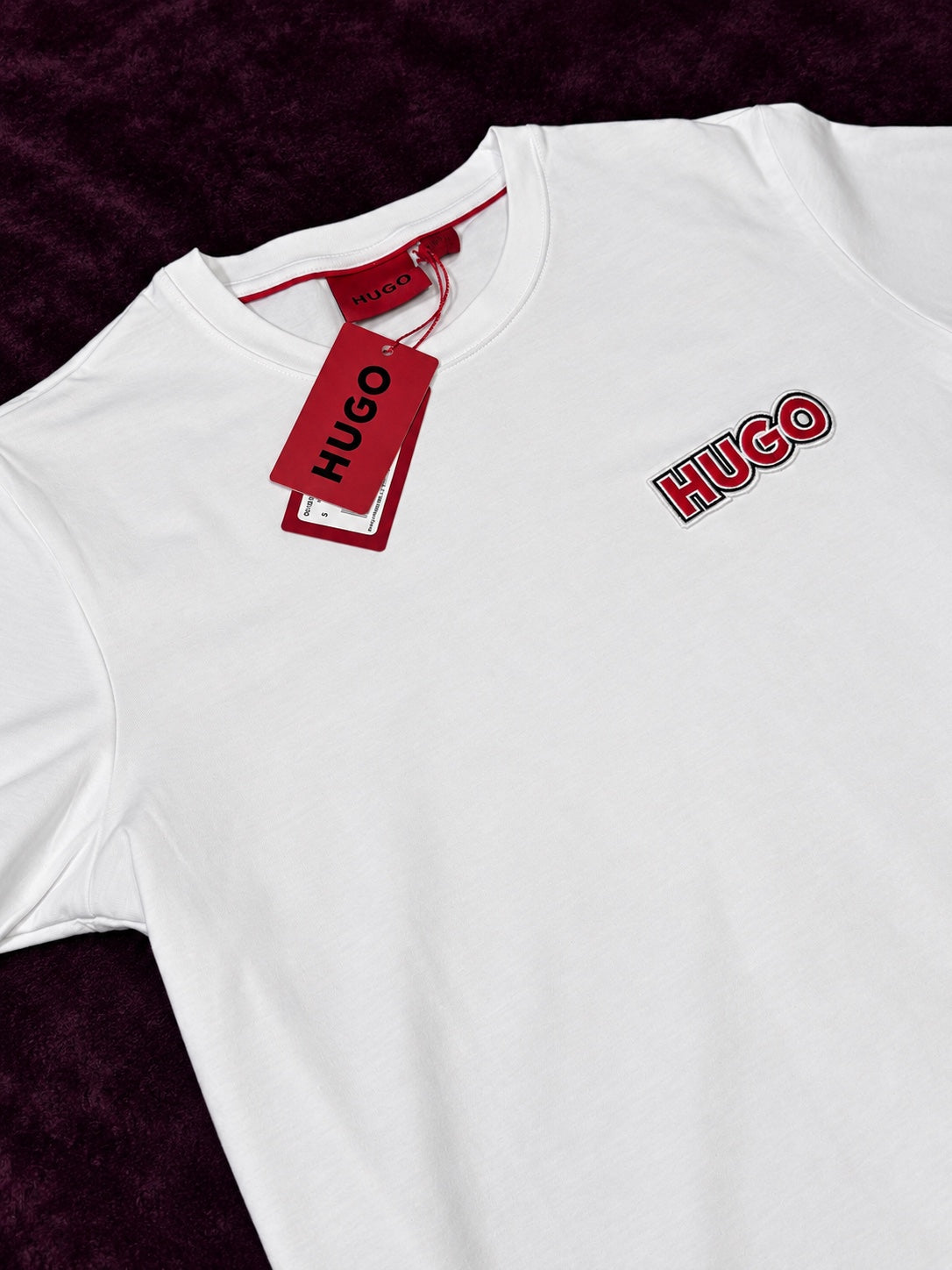 HUGO Logo Rojo Bordado Blanca