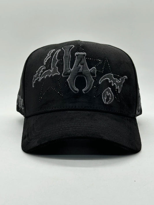 Gorra LA MIRI BRUCE WAYNE Full Set de INNEDIT original en color negro con detalles grey.